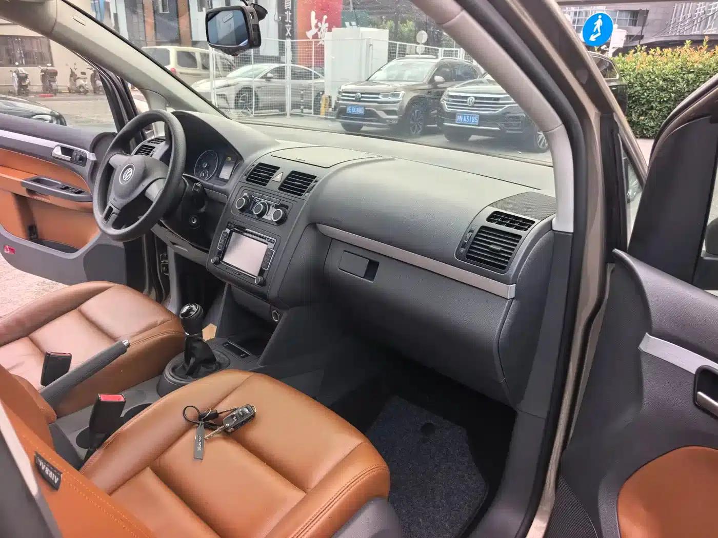 2015 Volkswagen Touran 1.4T Manual Comfort Edition 5-seater — миниатюра 17