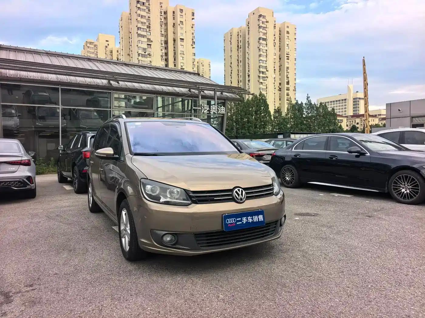 2015 Volkswagen Touran 1.4T Manual Comfort Edition 5-seater — миниатюра 3