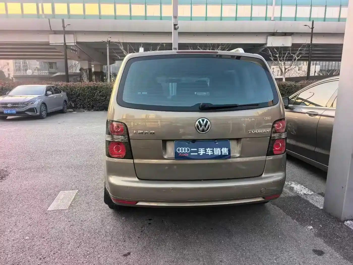 2015 Volkswagen Touran 1.4T Manual Comfort Edition 5-seater — миниатюра 4