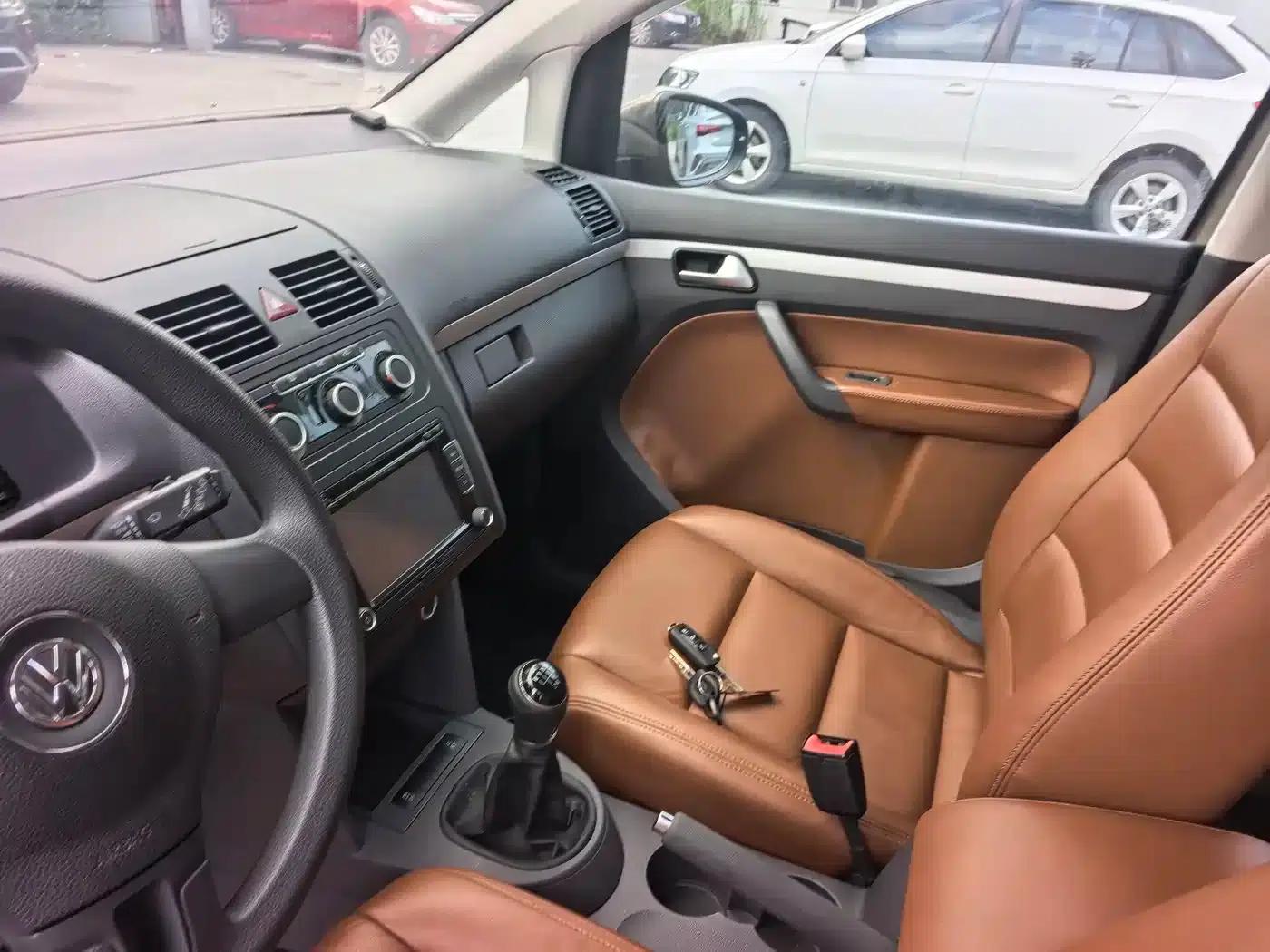 2015 Volkswagen Touran 1.4T Manual Comfort Edition 5-seater — миниатюра 6