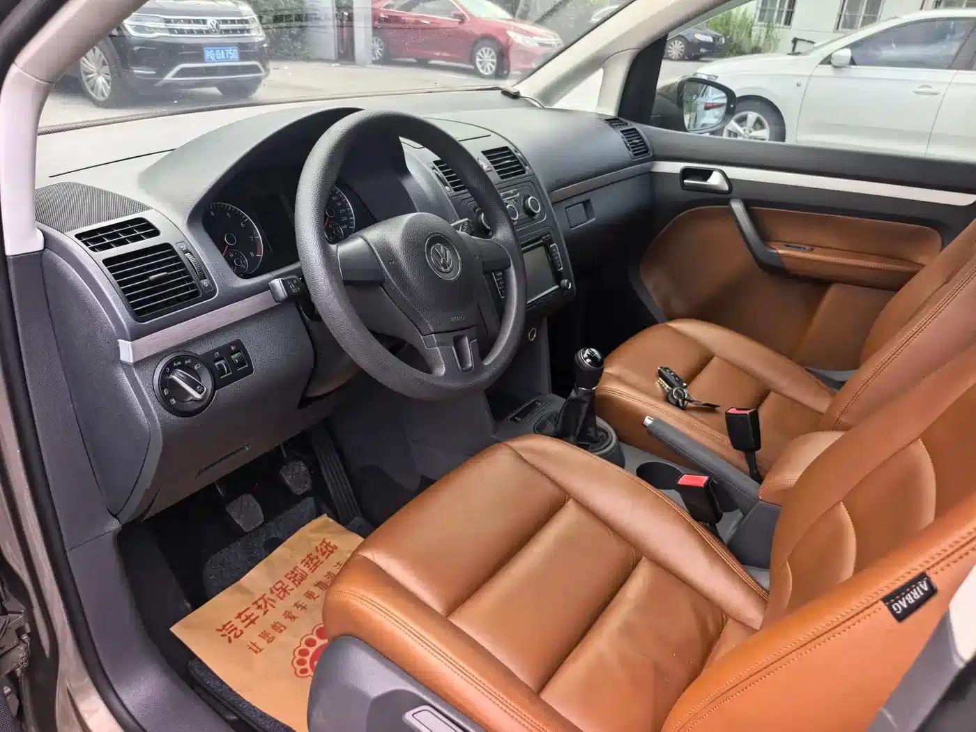 2015 Volkswagen Touran 1.4T Manual Comfort Edition 5-seater — миниатюра 10