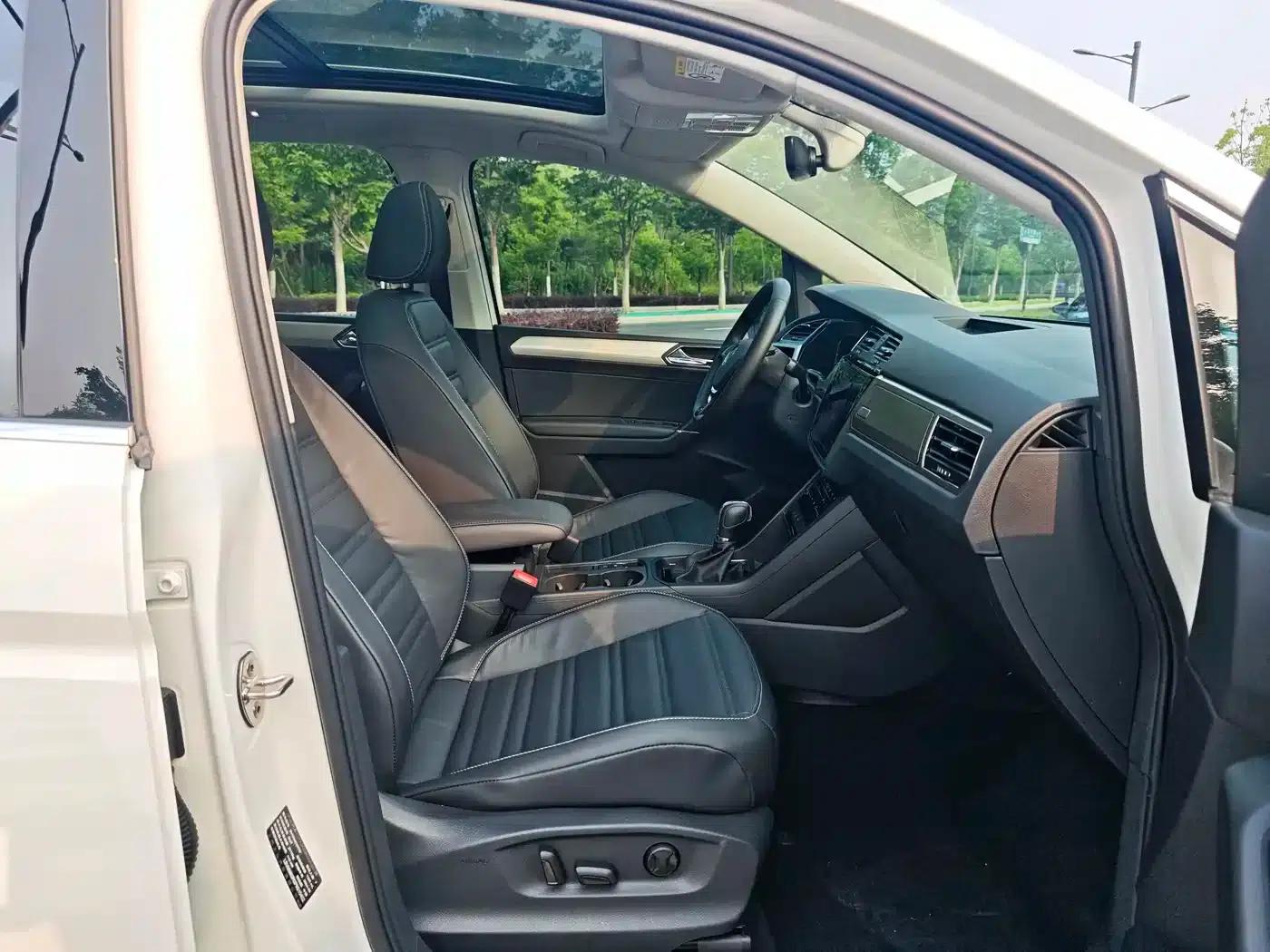2022 Touran L 280TSI DSG Cross Edition 7-seater — миниатюра 28
