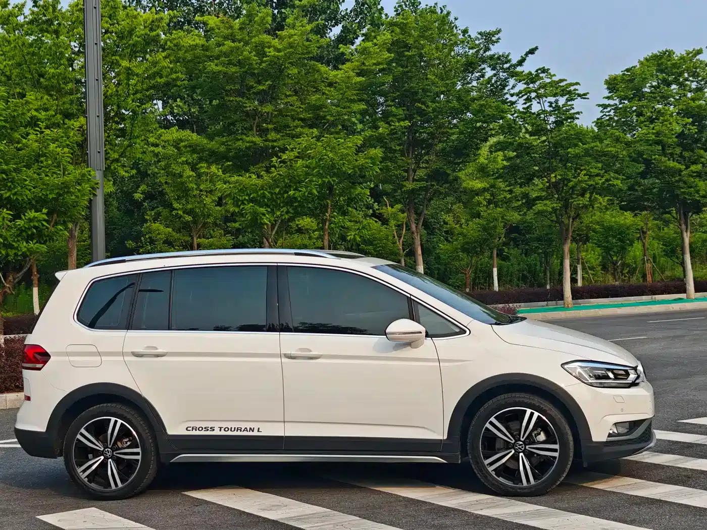 2022 Touran L 280TSI DSG Cross Edition 7-seater — миниатюра 4