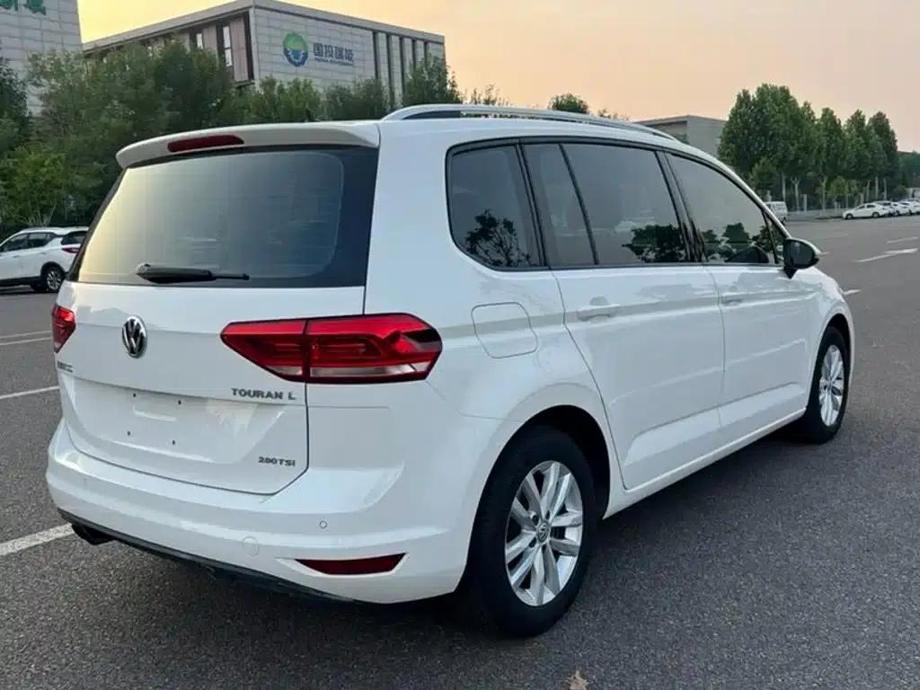 2016 Touran L 280TSI DSG Comfort Edition — миниатюра 3