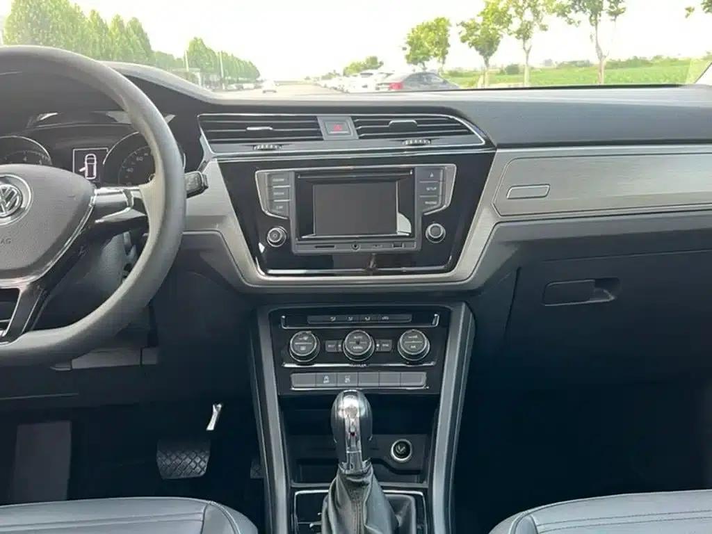2016 Touran L 280TSI DSG Comfort Edition — миниатюра 8