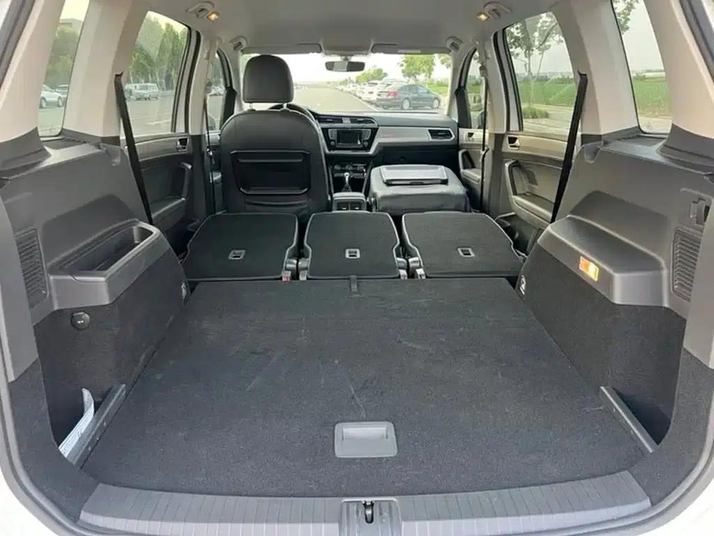 2016 Touran L 280TSI DSG Comfort Edition — миниатюра 9