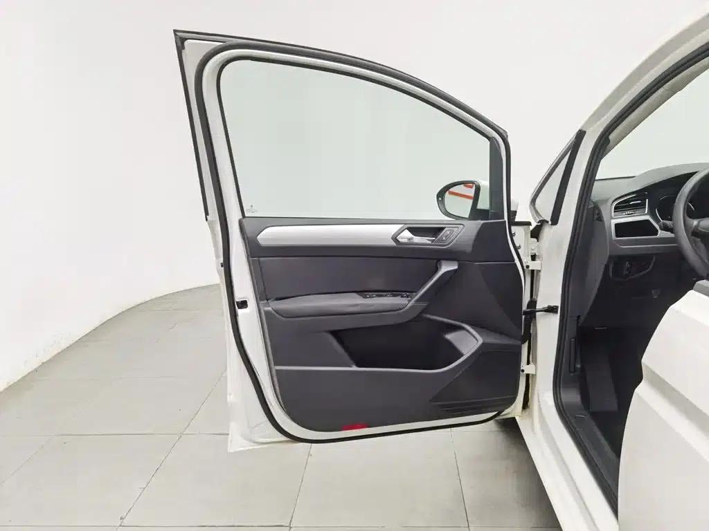 2016 Touran L 280TSI Manual Fashion Edition — миниатюра 8