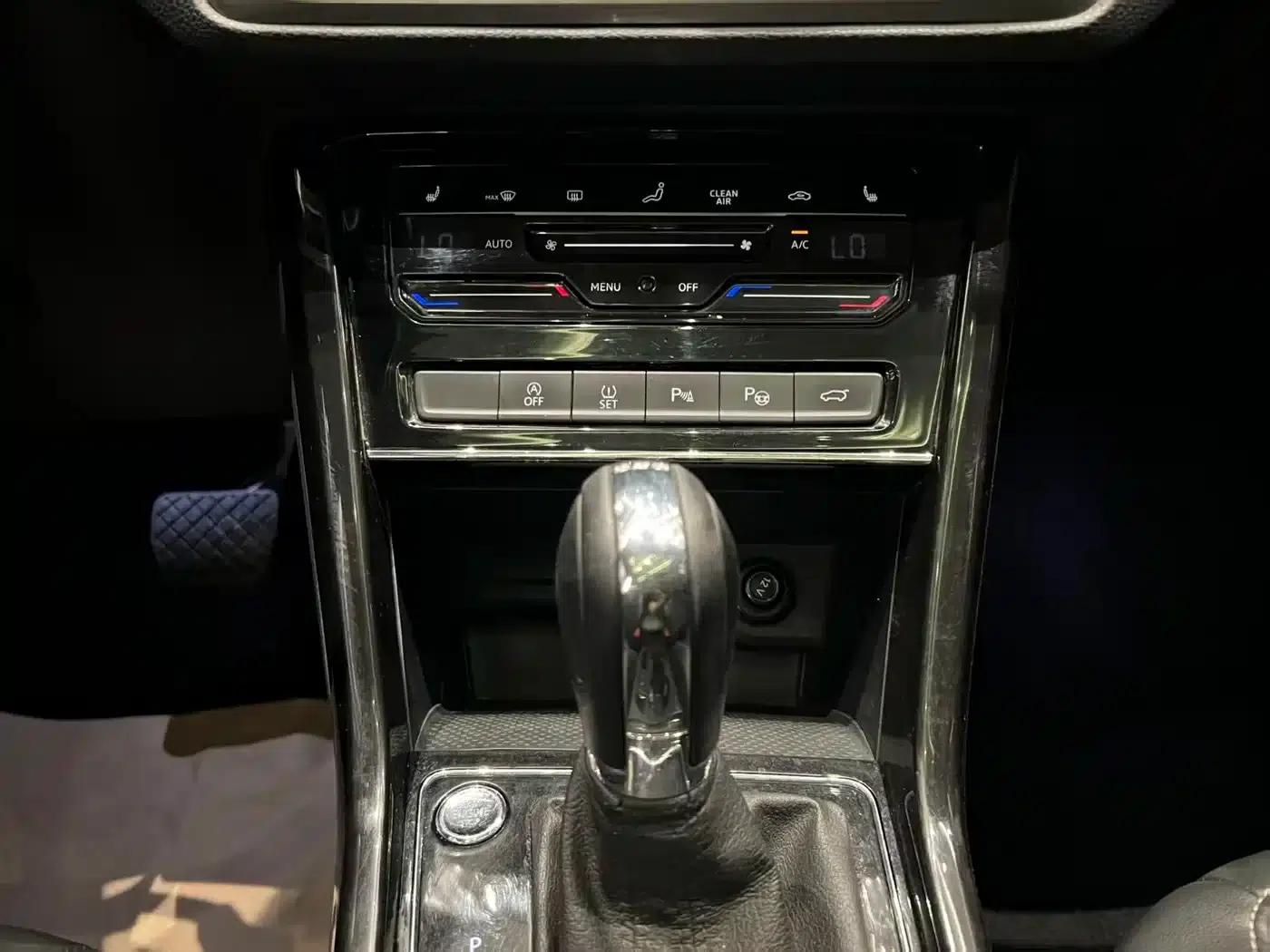 2018 Touran L 280TSI DSG Luxury Edition 7-seater (China VI Emission Standard) — миниатюра 9