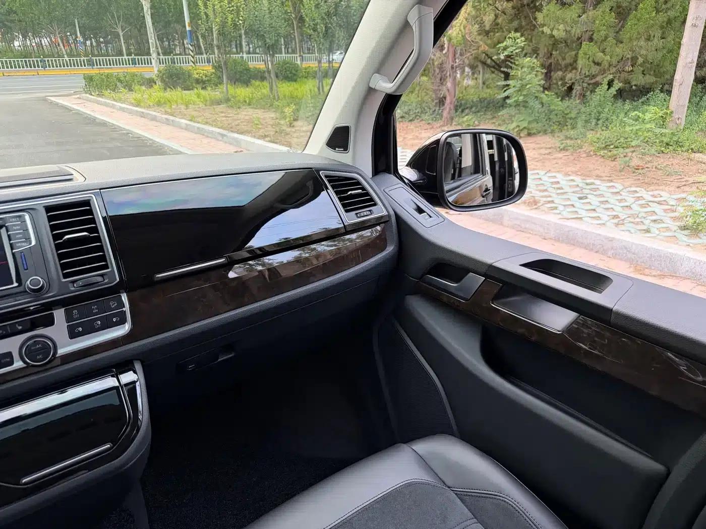 Multivan 2018 2.0TSI 4WD Explorer Edition 7-seater — миниатюра 12