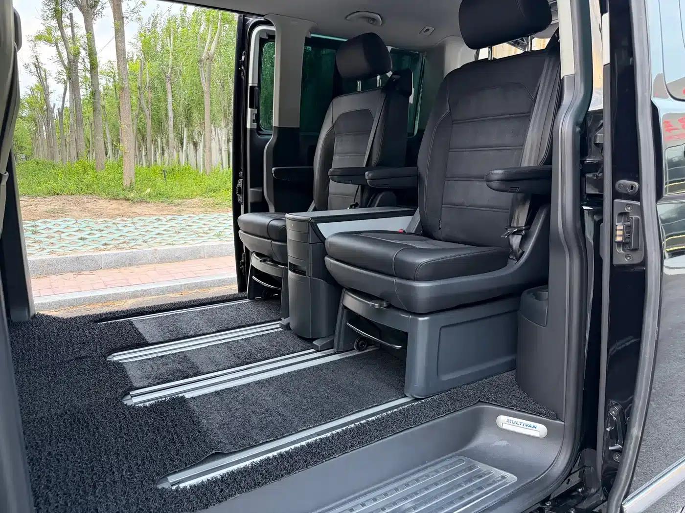 Multivan 2018 2.0TSI 4WD Explorer Edition 7-seater — миниатюра 17