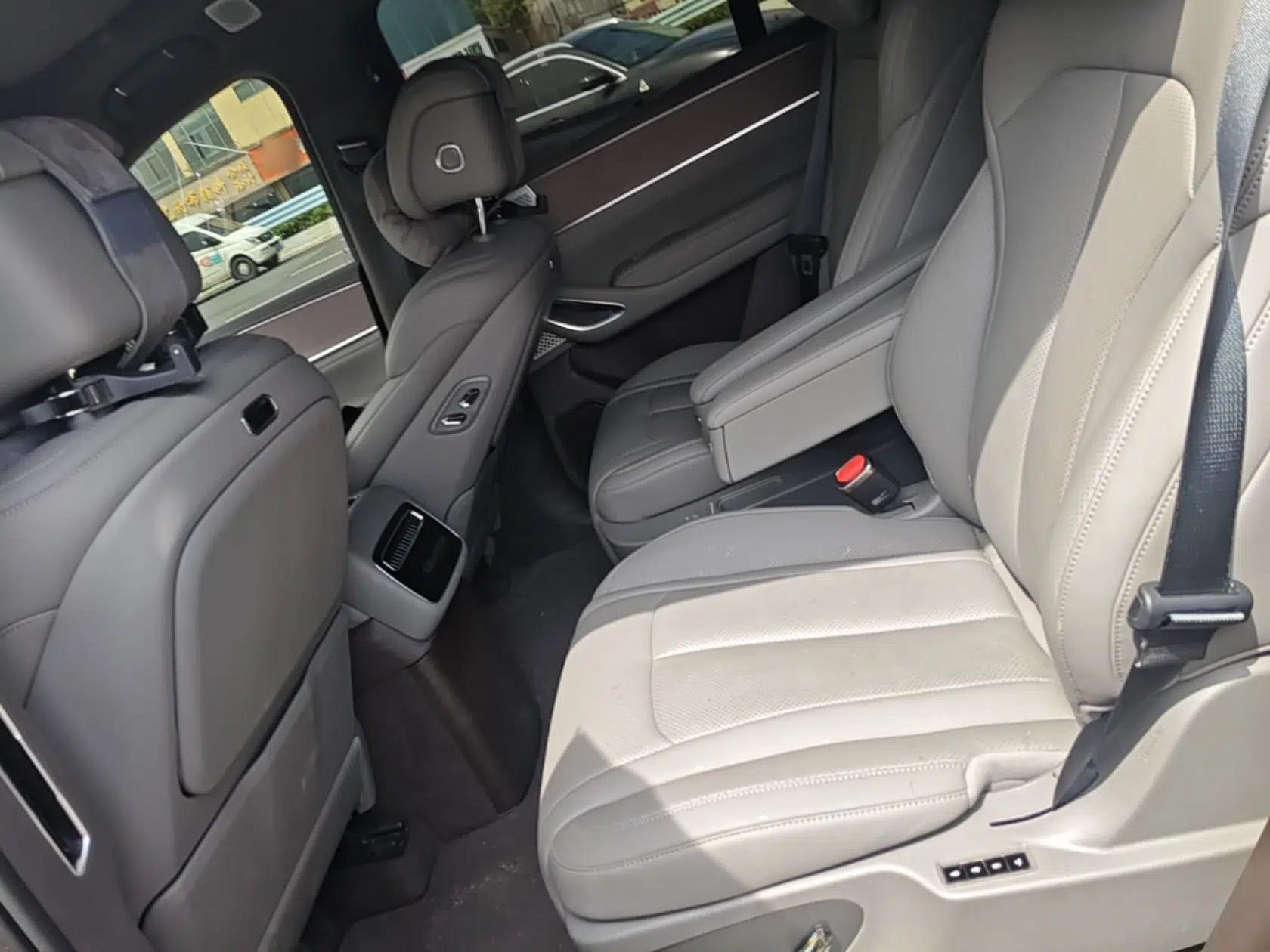 Denza N9 2025 Prestige Version — миниатюра 20