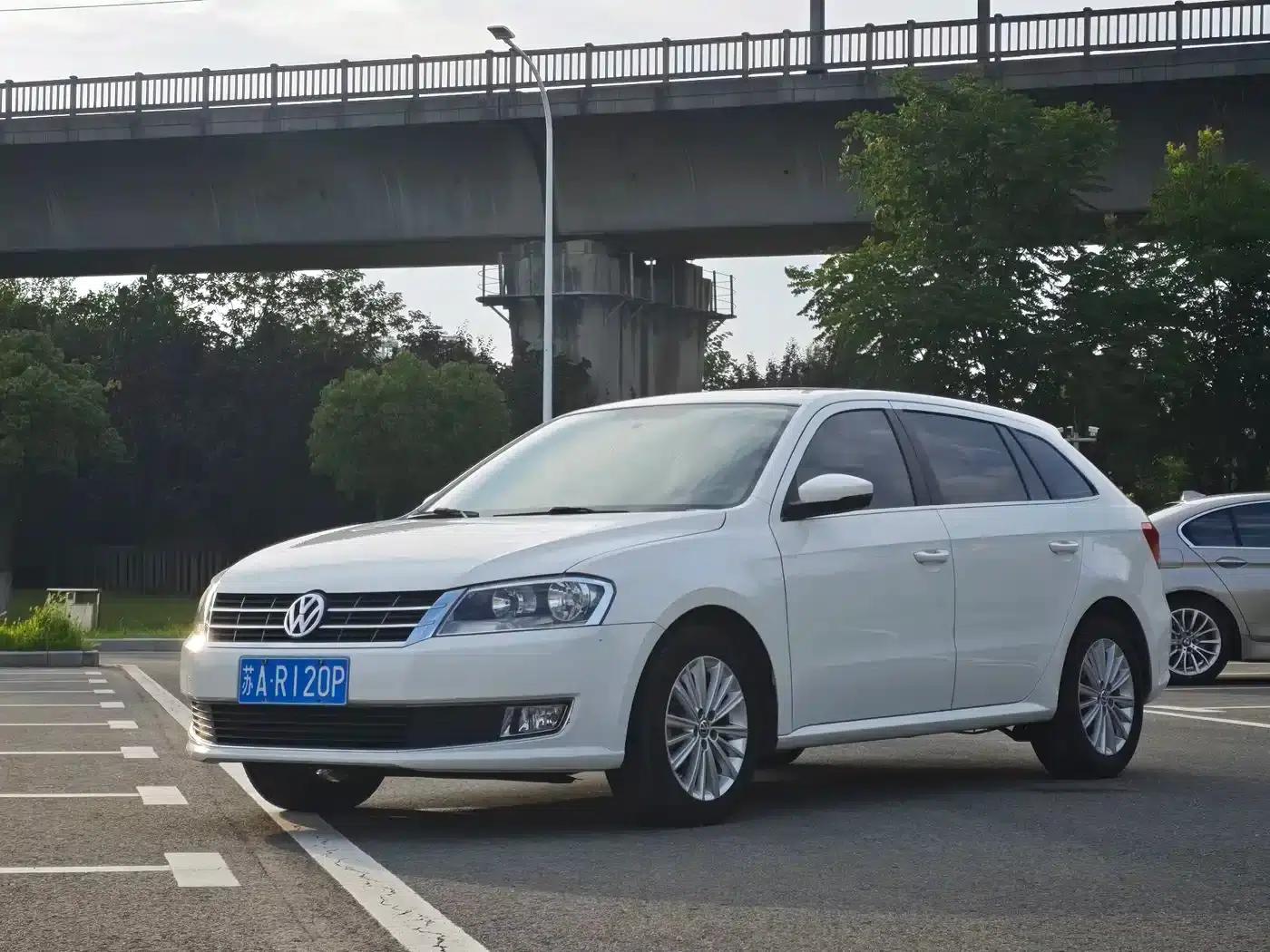 Lavida Gran Turismo 2013 1.6L Automatic Comfort Model — миниатюра 1