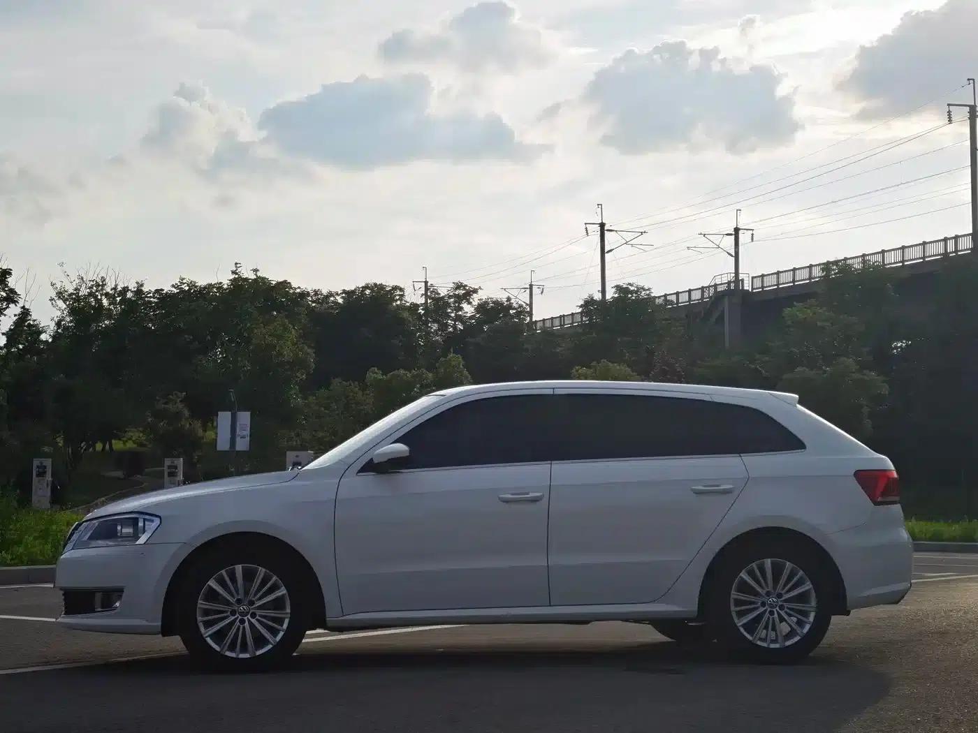Lavida Gran Turismo 2013 1.6L Automatic Comfort Model — миниатюра 2