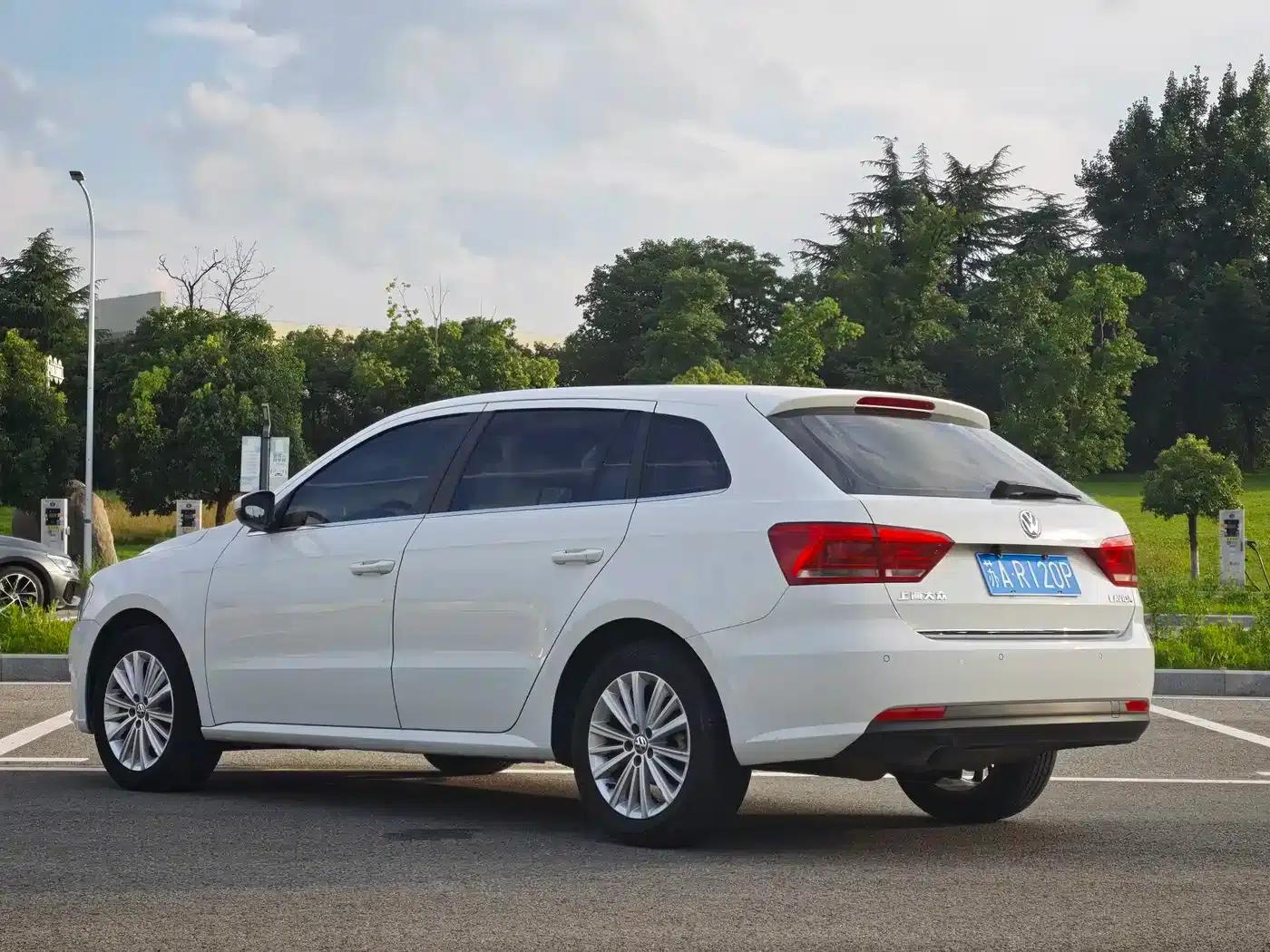 Lavida Gran Turismo 2013 1.6L Automatic Comfort Model — миниатюра 3