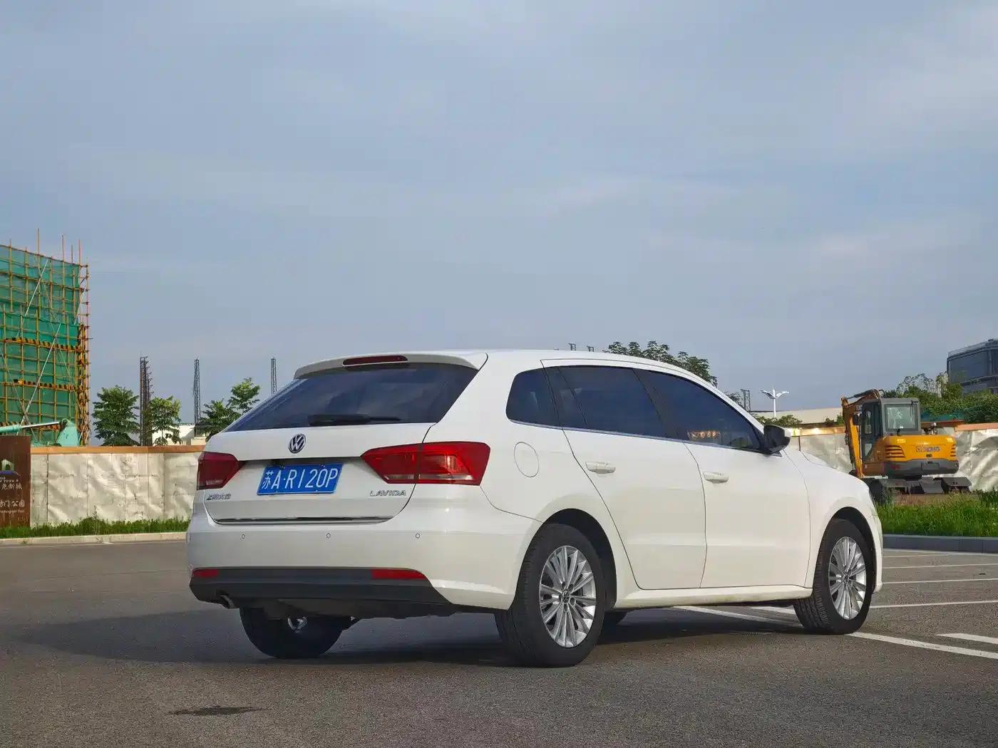 Lavida Gran Turismo 2013 1.6L Automatic Comfort Model — миниатюра 5