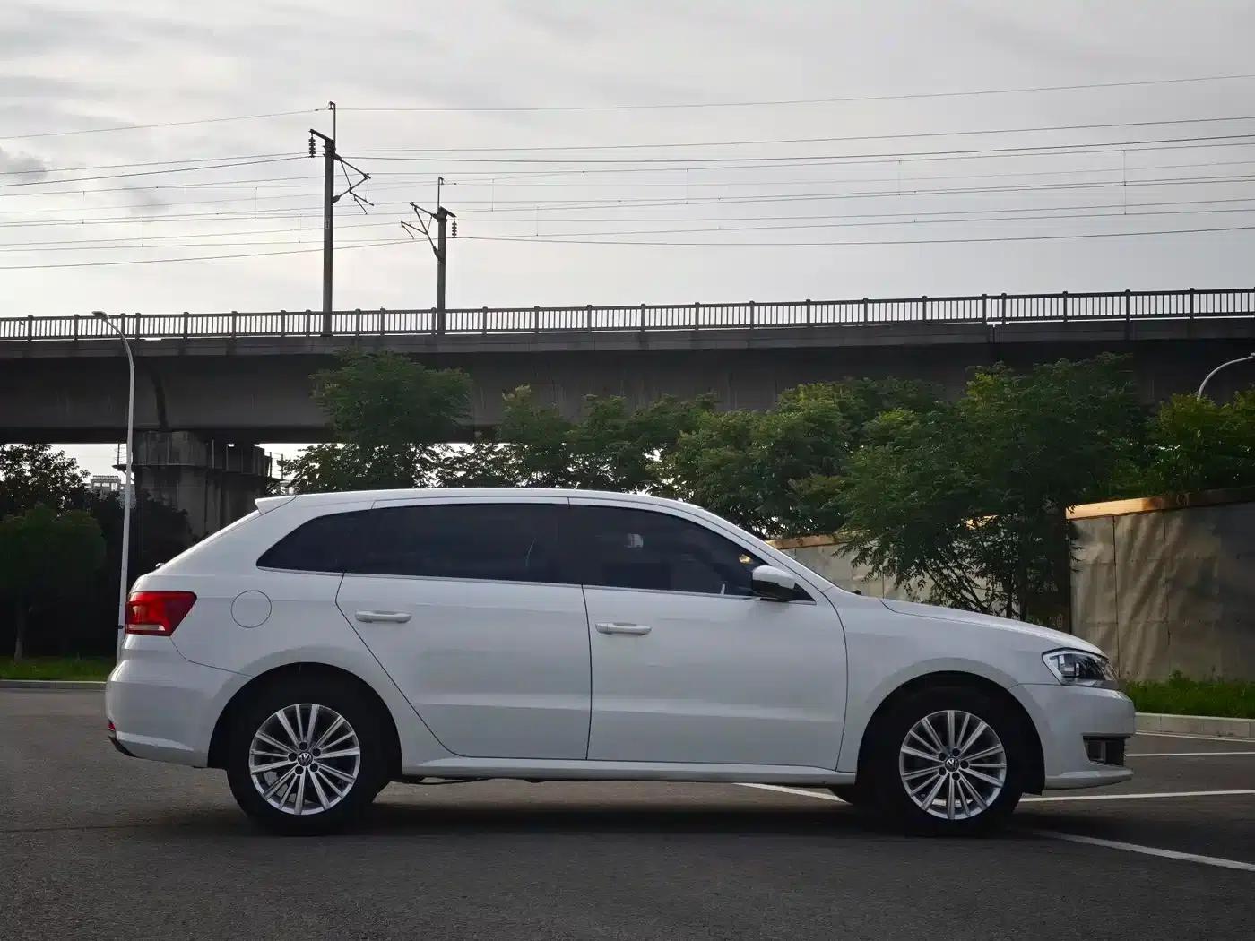 Lavida Gran Turismo 2013 1.6L Automatic Comfort Model — миниатюра 6