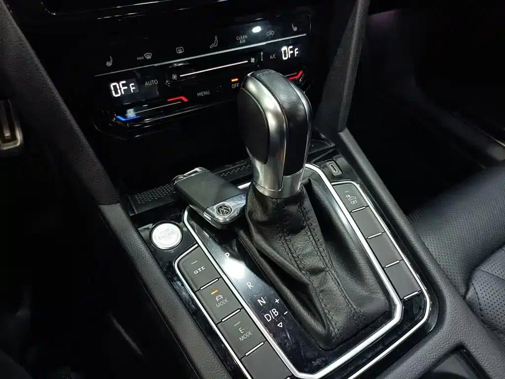 2022 Volkswagen Passat PHEV GTE Luxury Edition — миниатюра 9