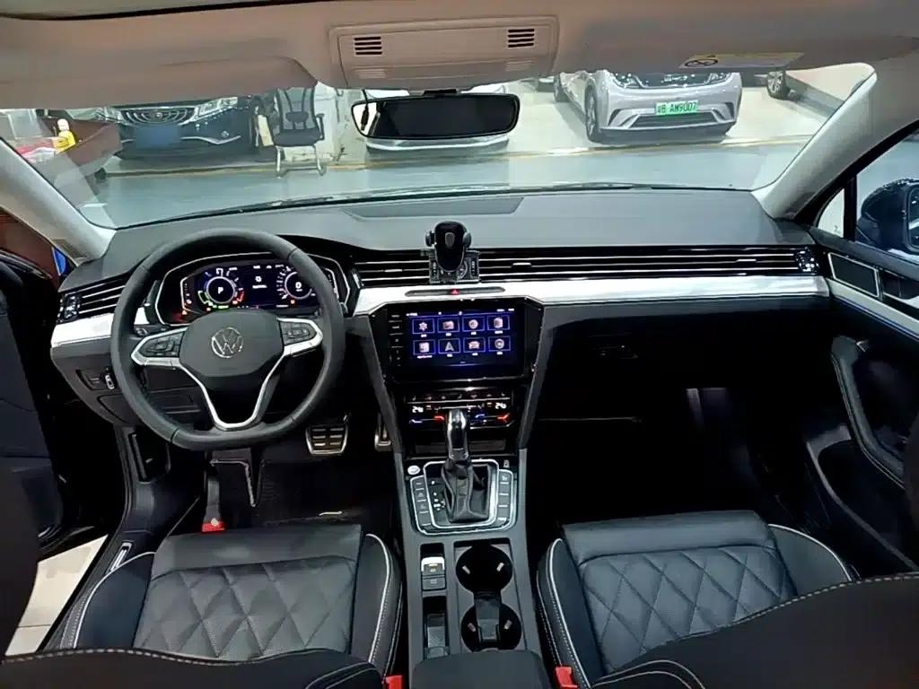 2022 Volkswagen Passat PHEV GTE Luxury Edition — миниатюра 10