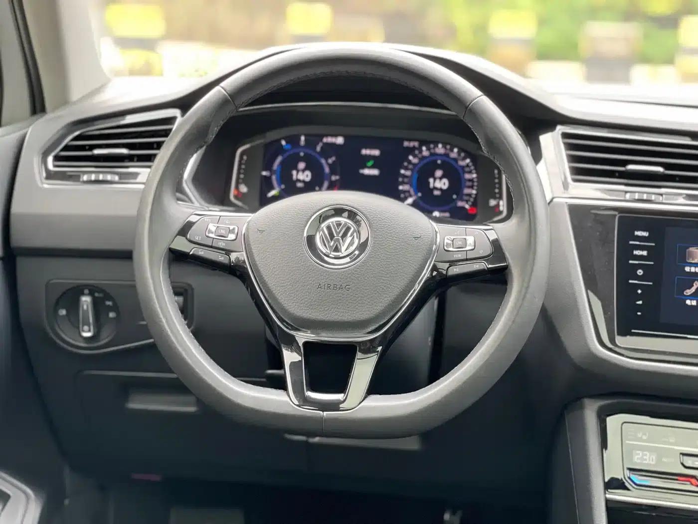 2021 Volkswagen Tiguan L Plug-in Hybrid 430PHEV Premium Edition — миниатюра 17