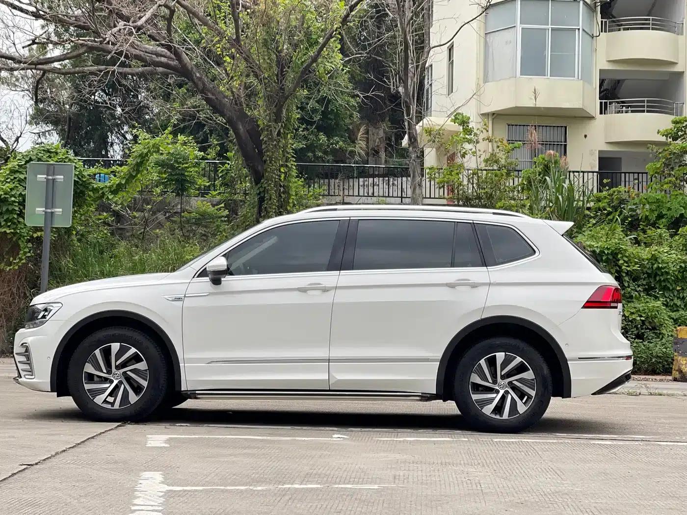 2021 Volkswagen Tiguan L Plug-in Hybrid 430PHEV Premium Edition — миниатюра 9