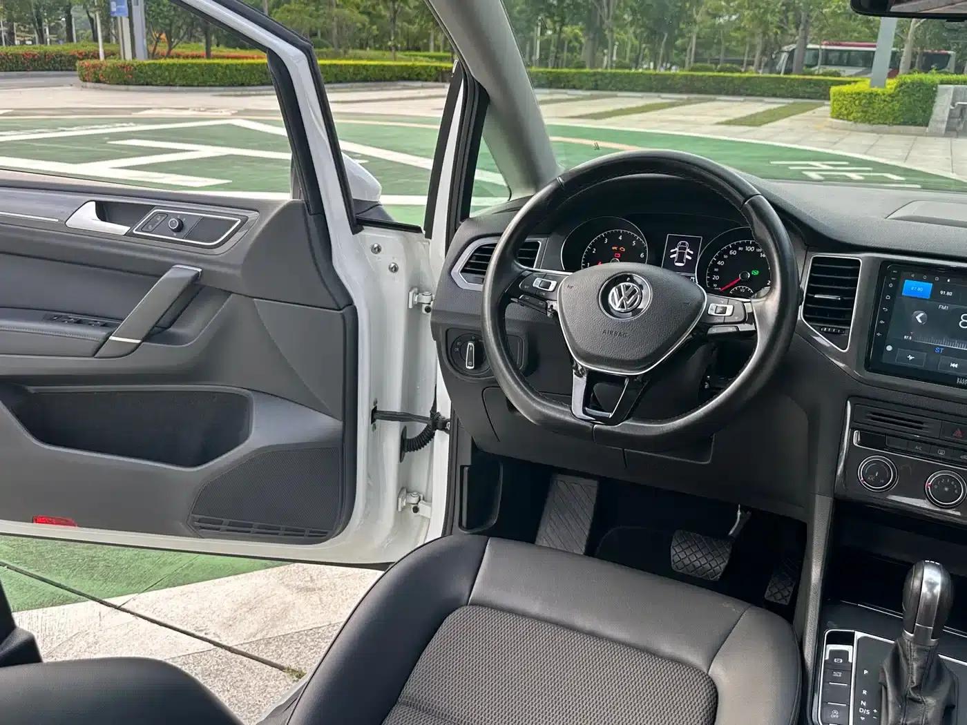Golf Sportsvan 2018 230TSI Automatic Entry-Level — миниатюра 11