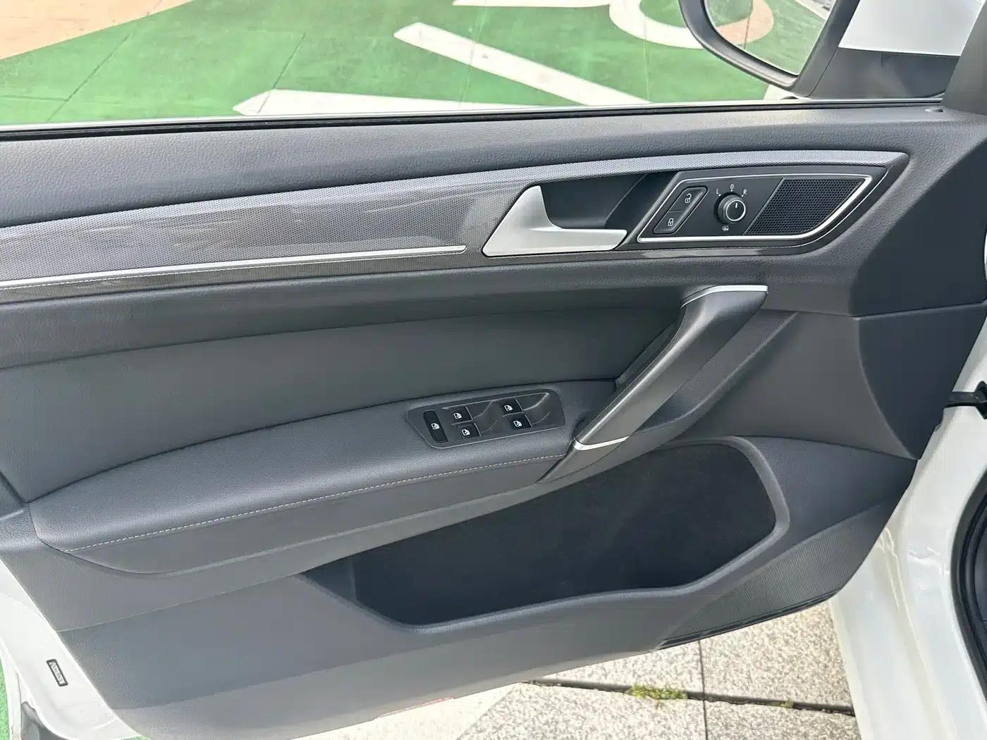 Golf Sportsvan 2018 230TSI Automatic Entry-Level — миниатюра 10