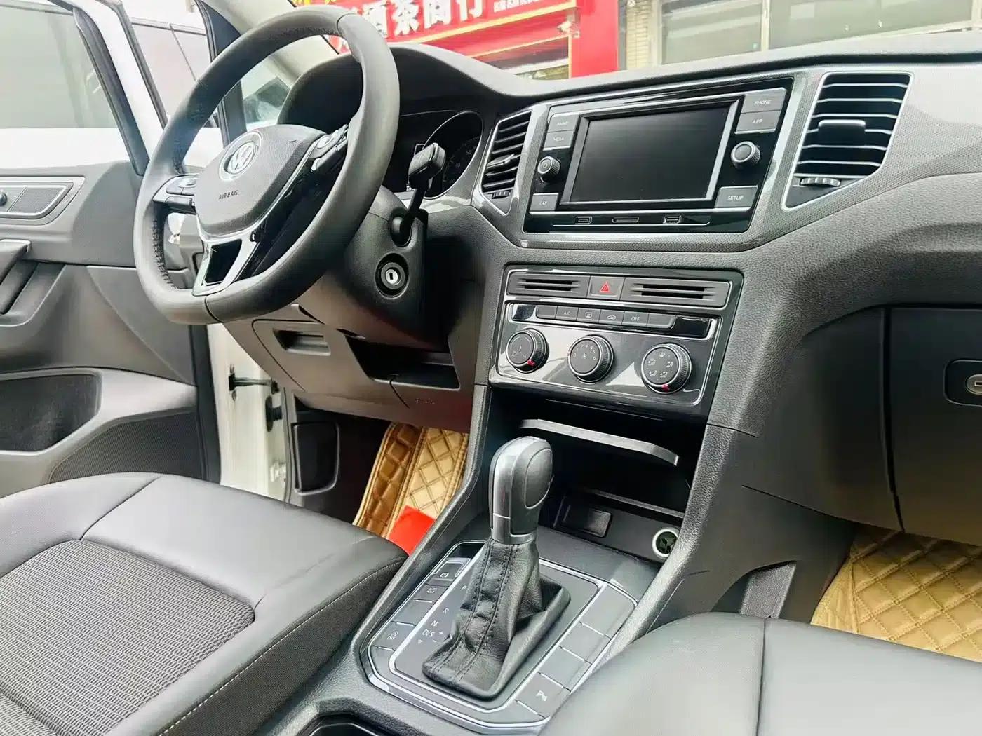 Golf Sportsvan 2018 230TSI Automatic Entry-Level — миниатюра 5