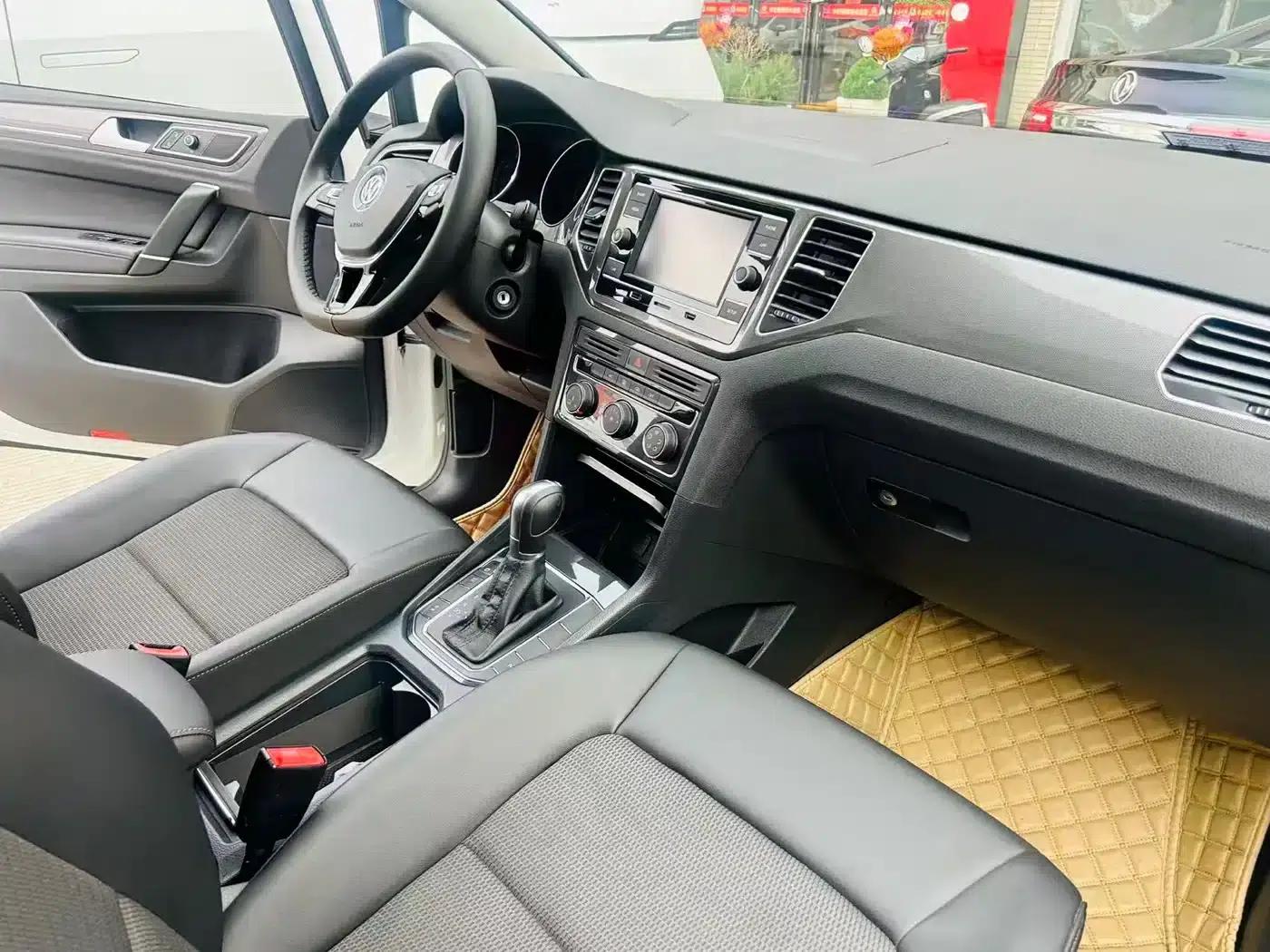 Golf Sportsvan 2018 230TSI Automatic Entry-Level — миниатюра 9