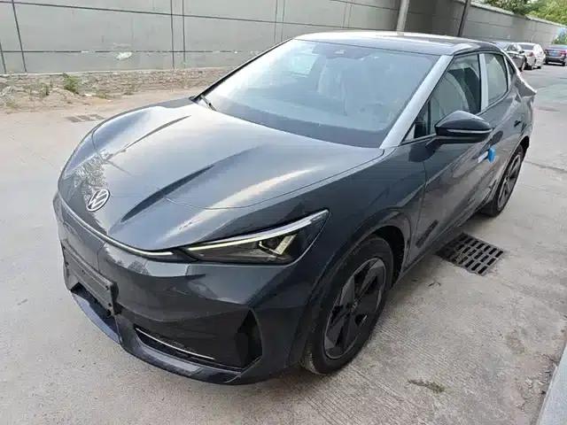 Volkswagen 06 2025 Pure