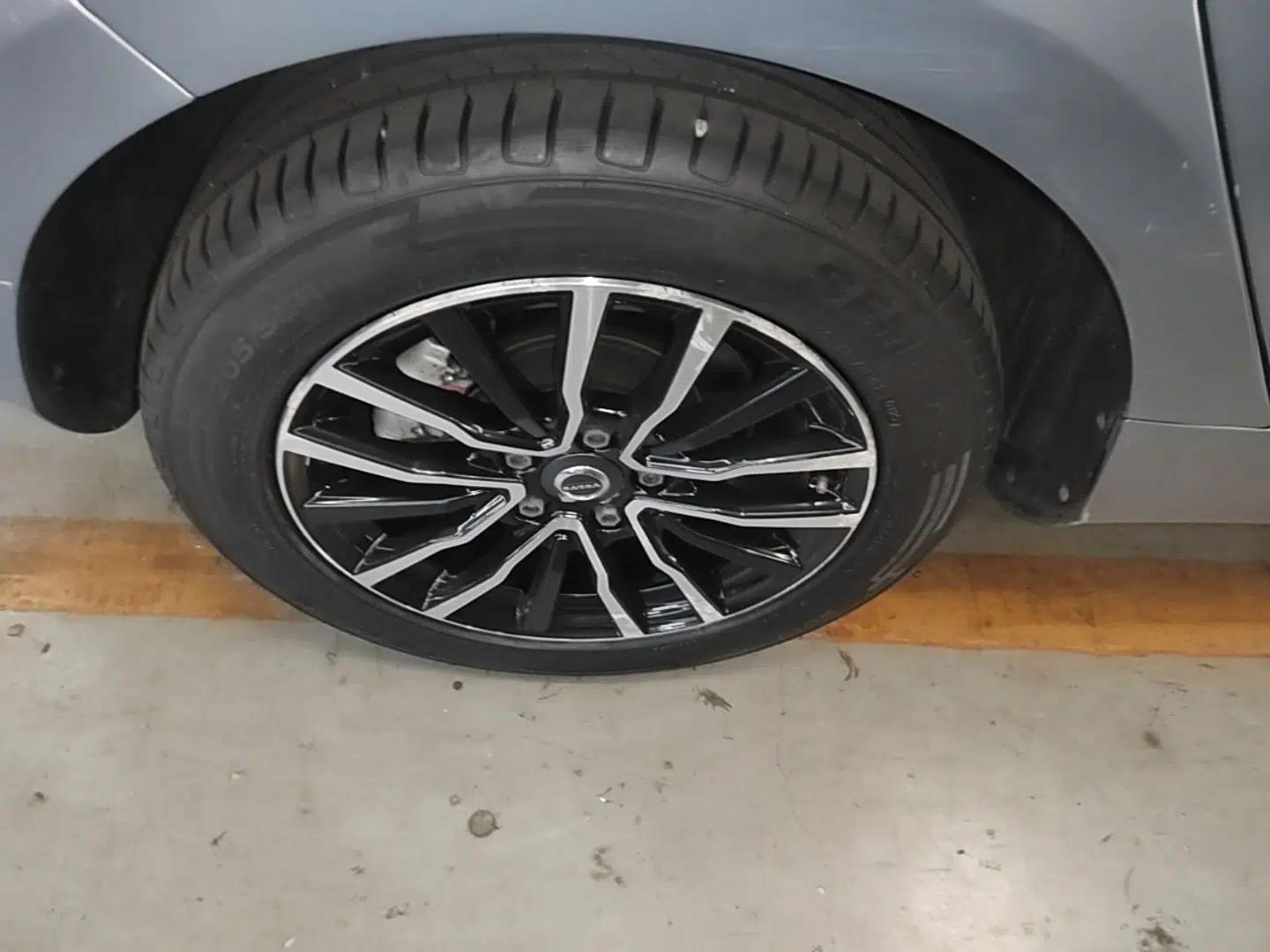 Volvo V40 2018 T3 Zhiyi Edition — миниатюра 11