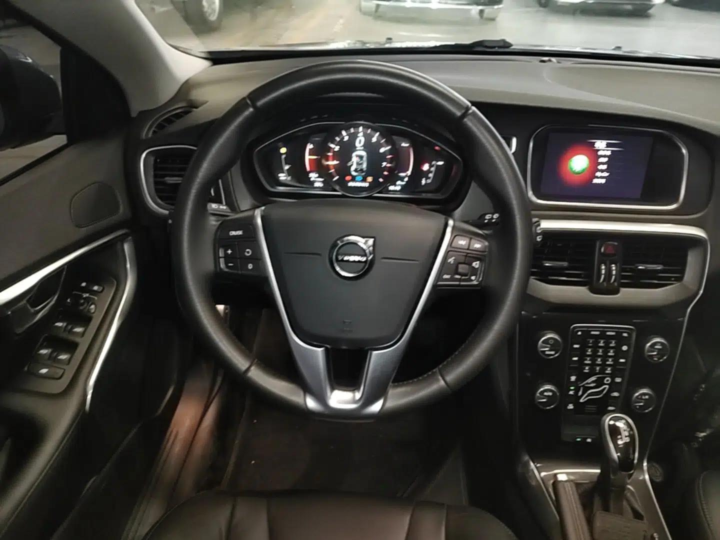 Volvo V40 2018 T3 Zhiyi Edition — миниатюра 13