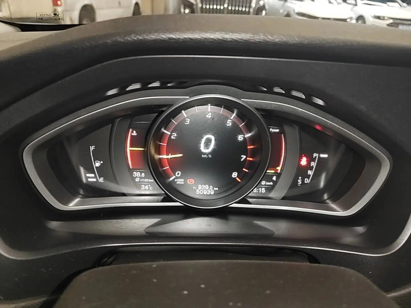 Volvo V40 2018 T3 Zhiyi Edition — миниатюра 14