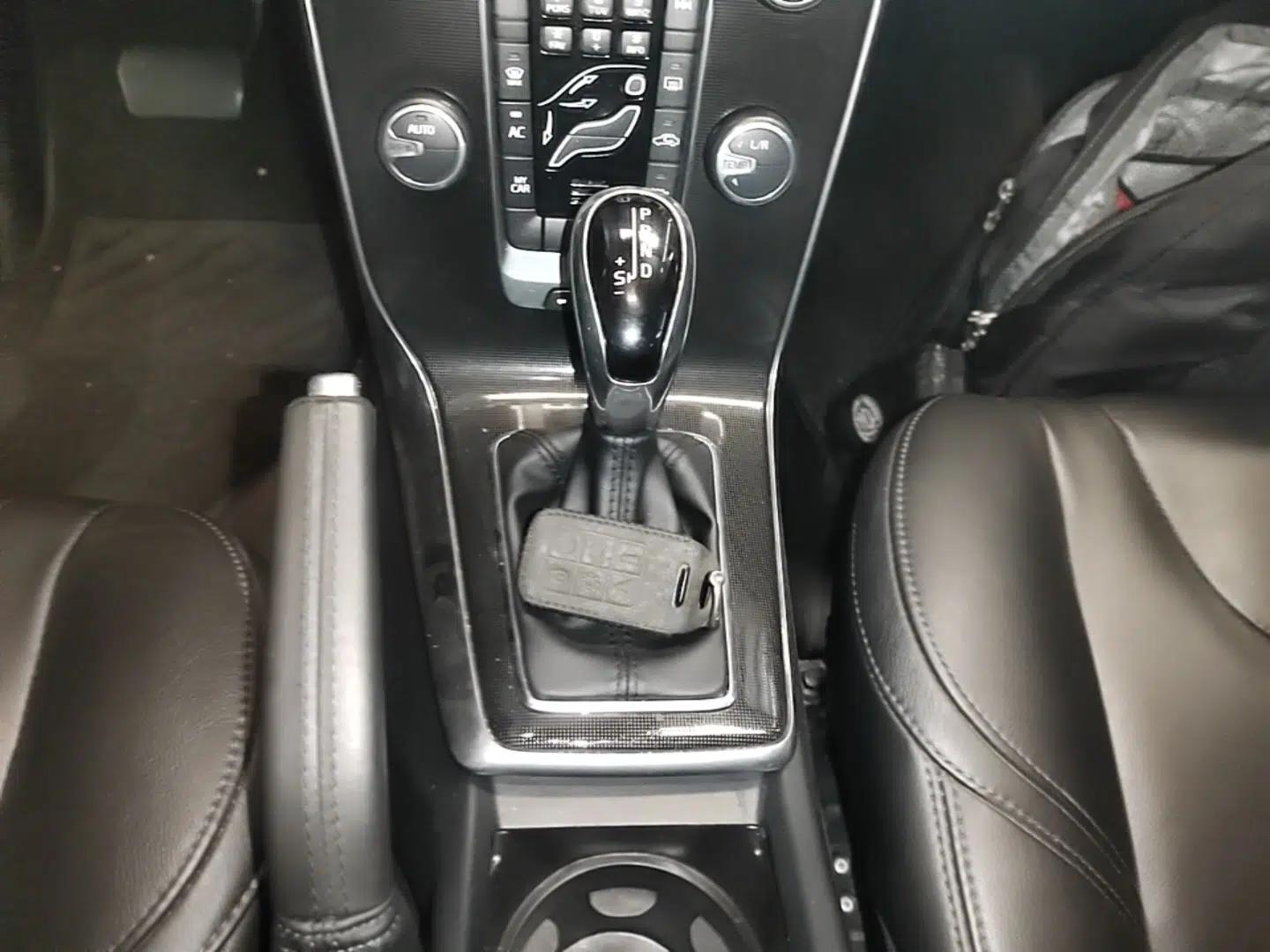 Volvo V40 2018 T3 Zhiyi Edition — миниатюра 16