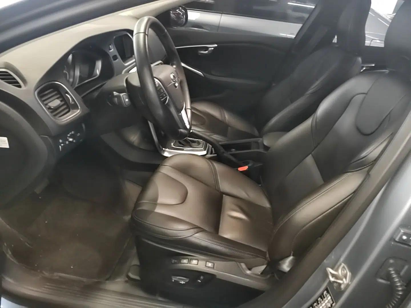Volvo V40 2018 T3 Zhiyi Edition — миниатюра 17