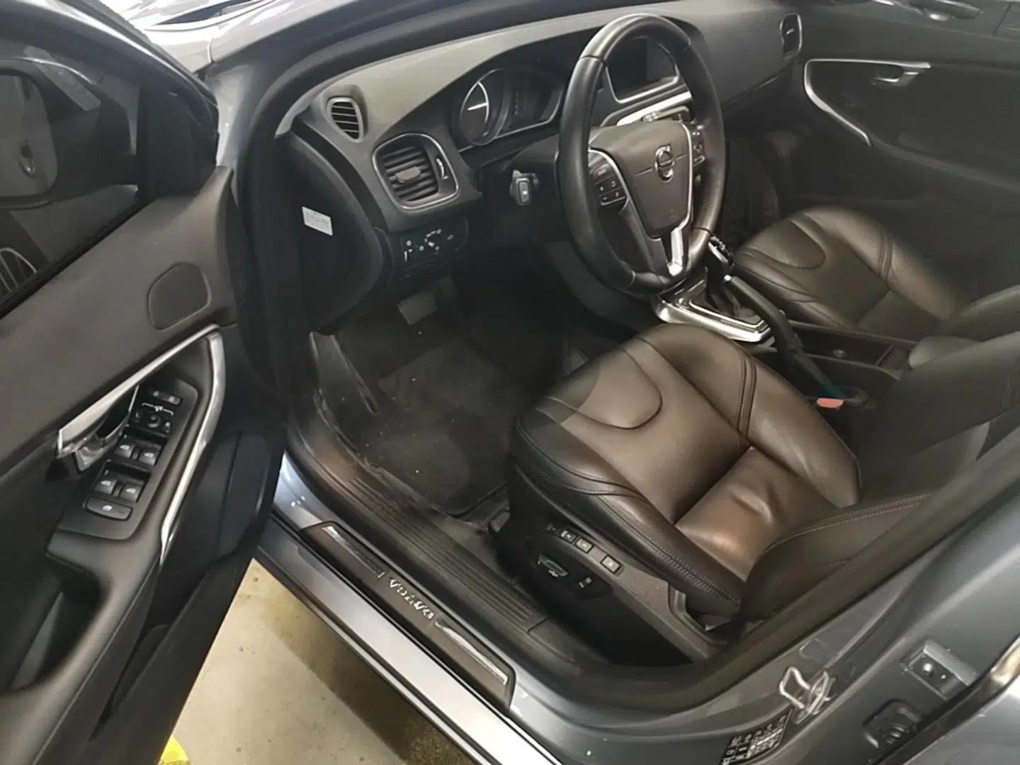 Volvo V40 2018 T3 Zhiyi Edition — миниатюра 18