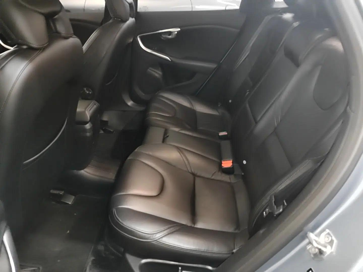 Volvo V40 2018 T3 Zhiyi Edition — миниатюра 20