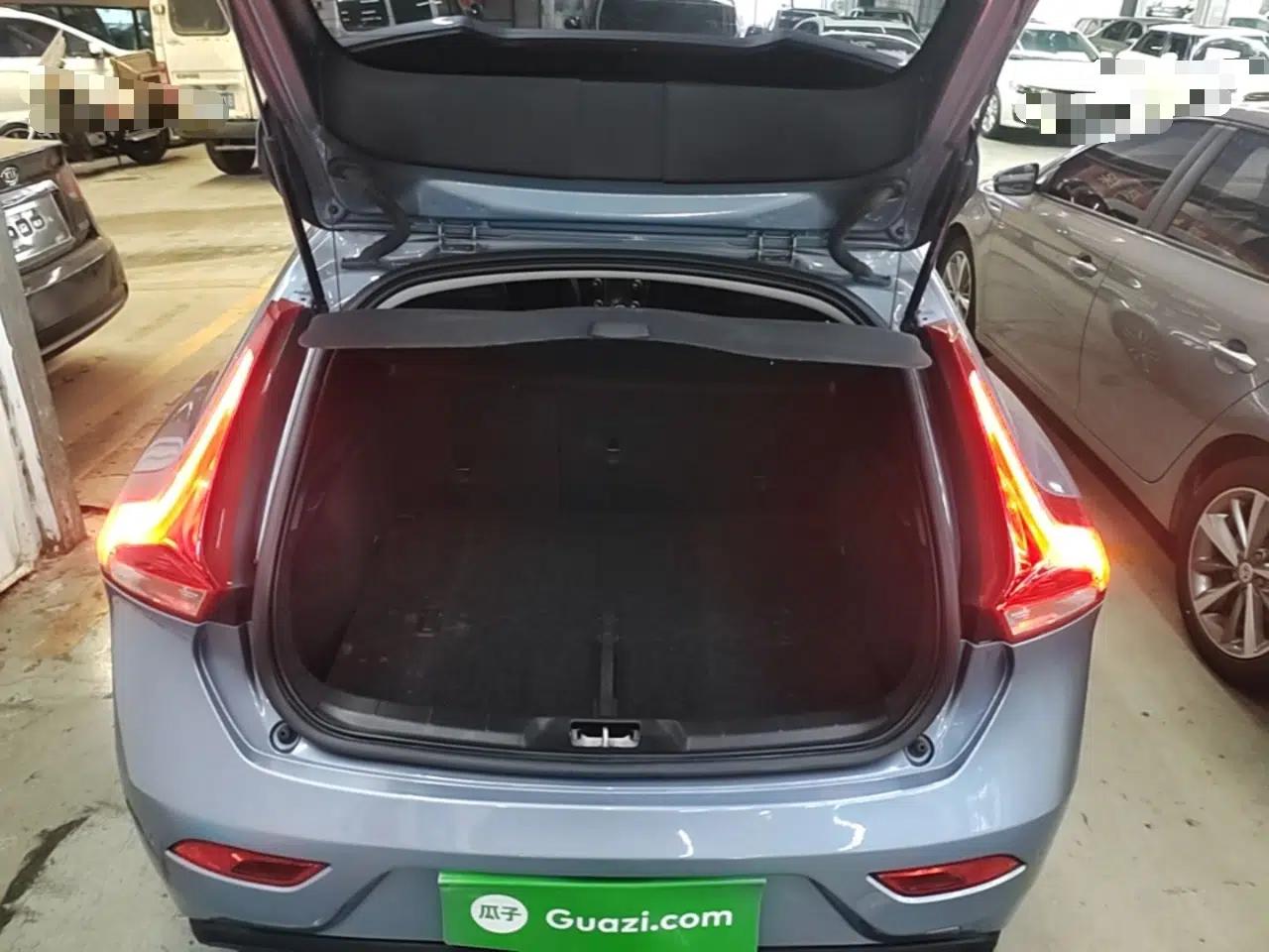 Volvo V40 2018 T3 Zhiyi Edition — миниатюра 22
