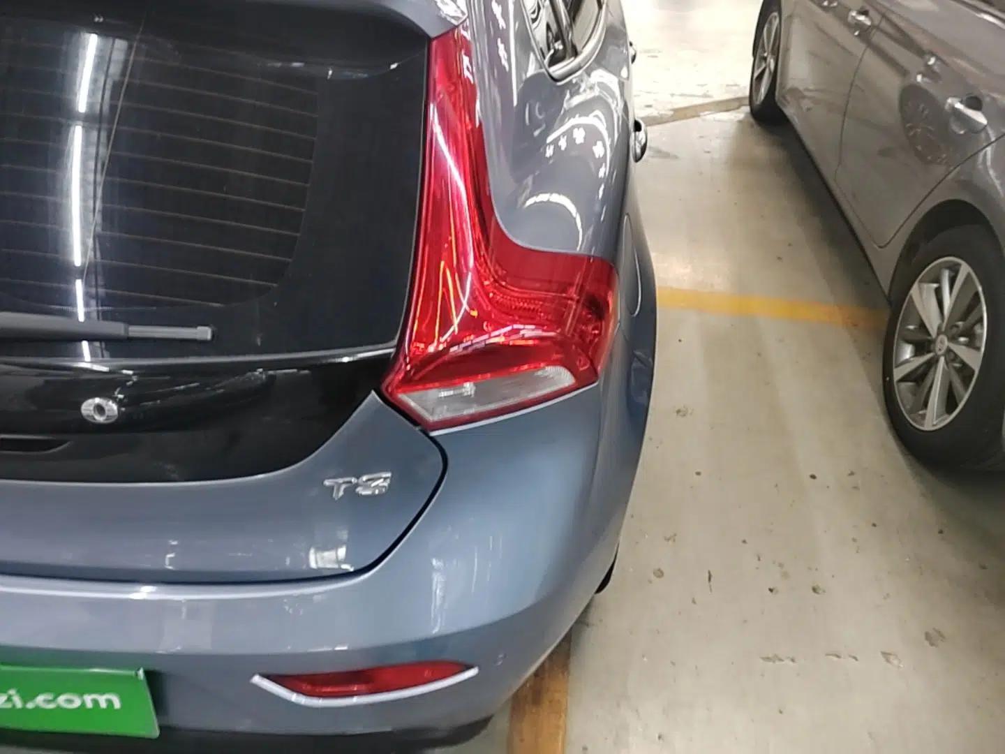 Volvo V40 2018 T3 Zhiyi Edition — миниатюра 9