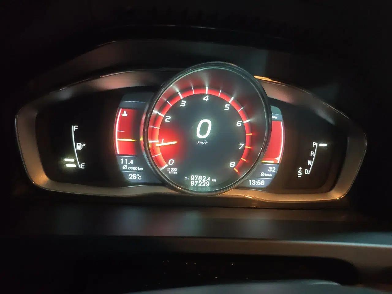 Volvo V60 2016 Cross Country T6 AWD — миниатюра 11