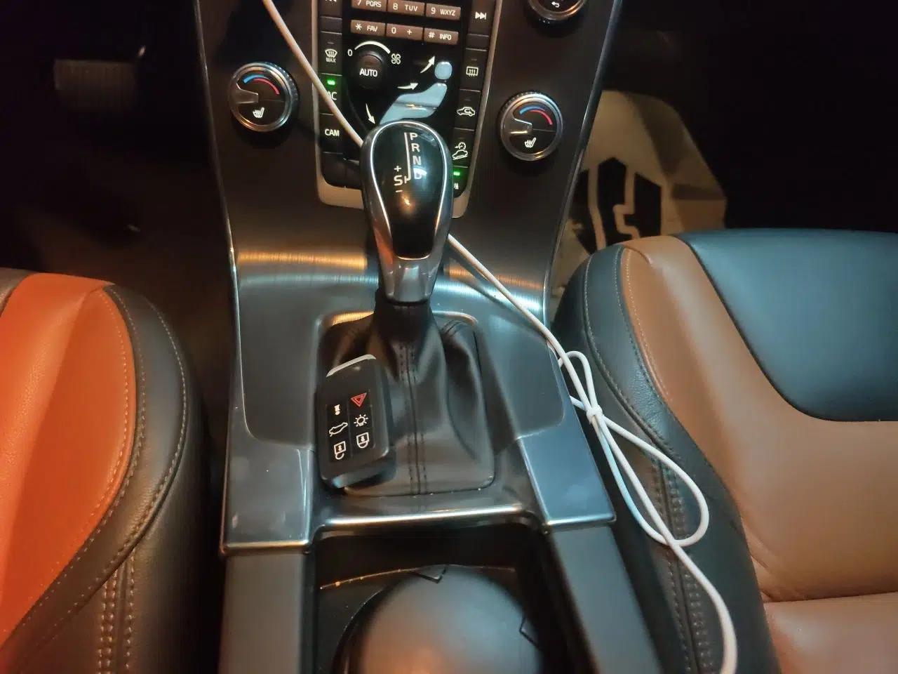 Volvo V60 2016 Cross Country T6 AWD — миниатюра 14
