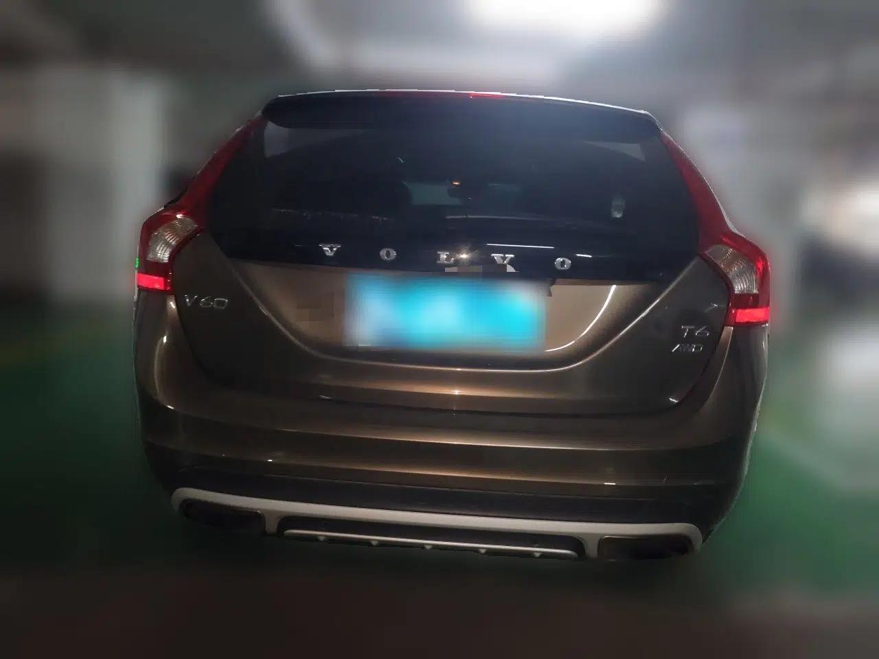 Volvo V60 2016 Cross Country T6 AWD — миниатюра 5