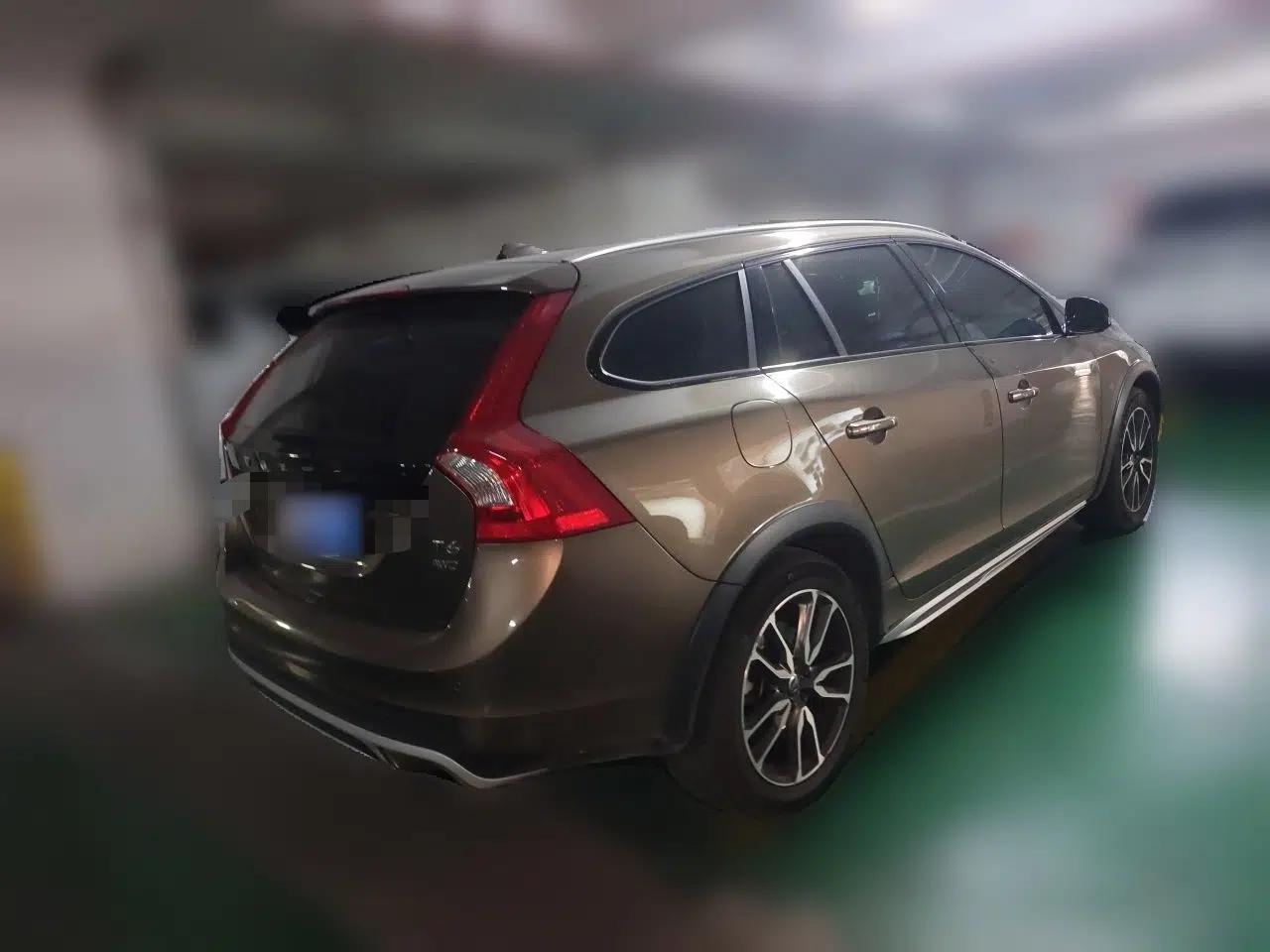 Volvo V60 2016 Cross Country T6 AWD — миниатюра 6