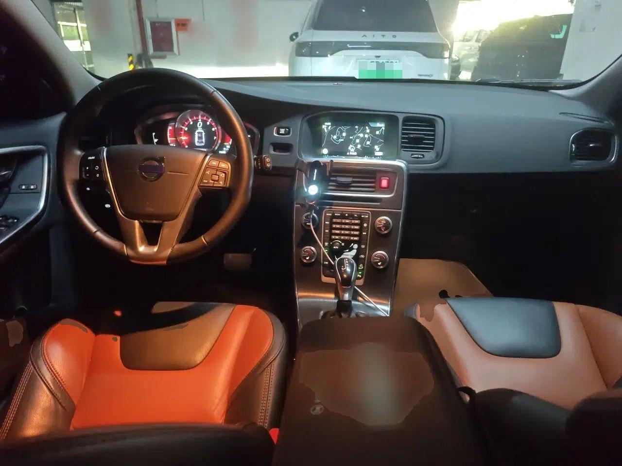 Volvo V60 2016 Cross Country T6 AWD — миниатюра 9