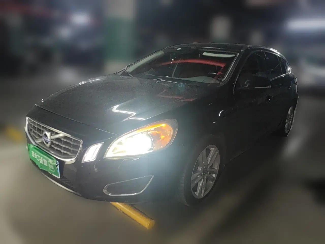Volvo V60 2012, 1.6L gasoline, automatic transmission, 5 seats — миниатюра 1