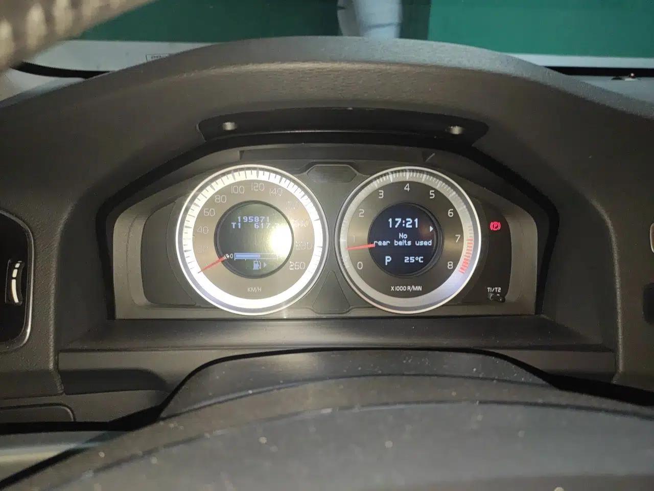Volvo V60 2012, 1.6L gasoline, automatic transmission, 5 seats — миниатюра 11