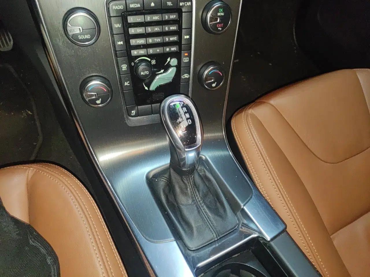 Volvo V60 2012, 1.6L gasoline, automatic transmission, 5 seats — миниатюра 14
