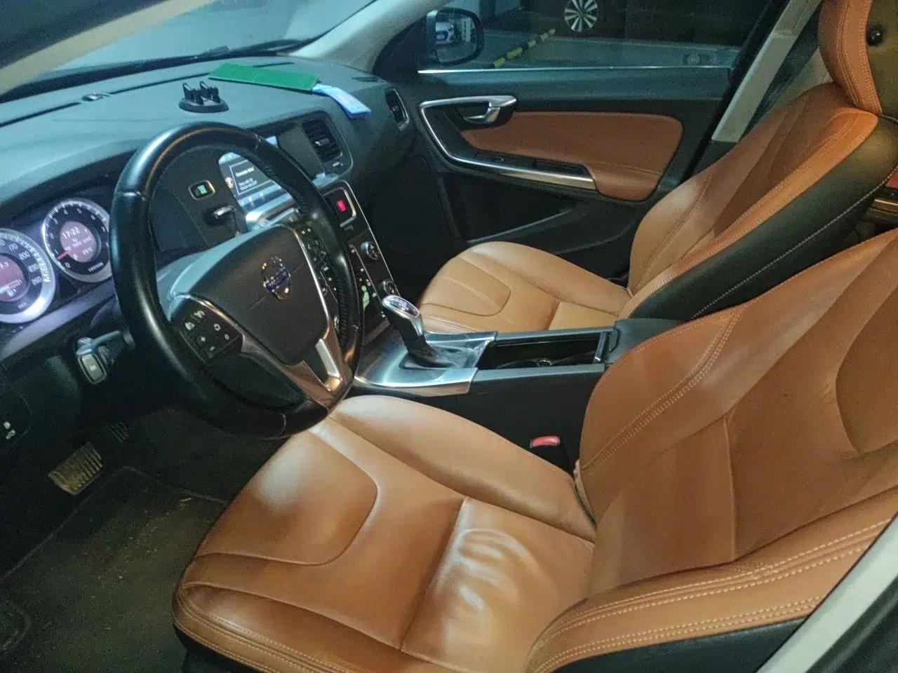 Volvo V60 2012, 1.6L gasoline, automatic transmission, 5 seats — миниатюра 15