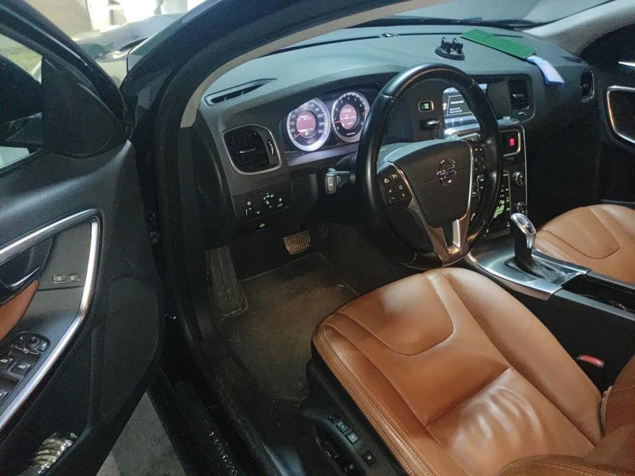 Volvo V60 2012, 1.6L gasoline, automatic transmission, 5 seats — миниатюра 16