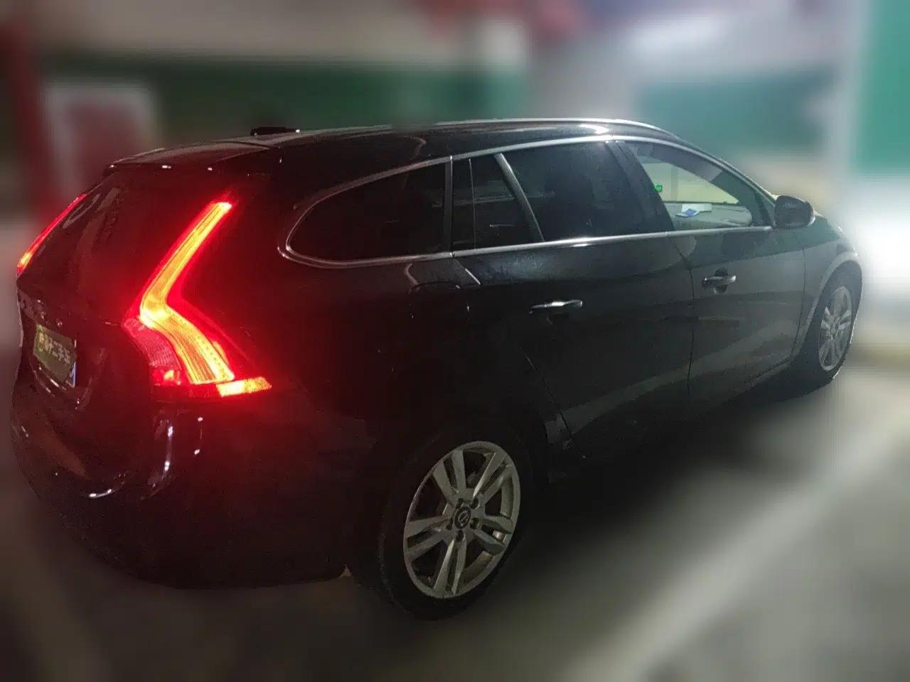 Volvo V60 2012, 1.6L gasoline, automatic transmission, 5 seats — миниатюра 6