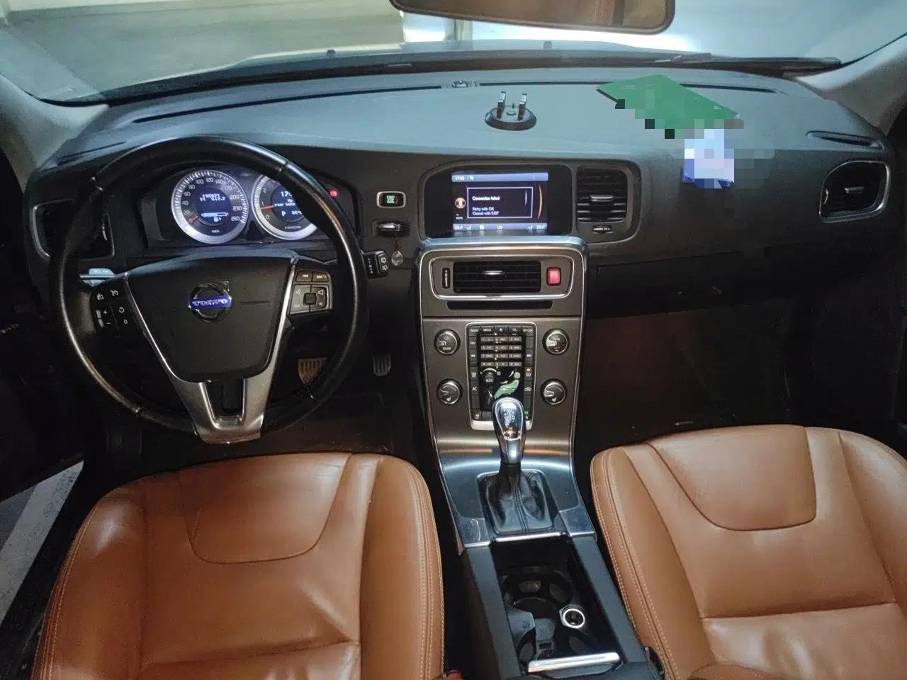 Volvo V60 2012, 1.6L gasoline, automatic transmission, 5 seats — миниатюра 9